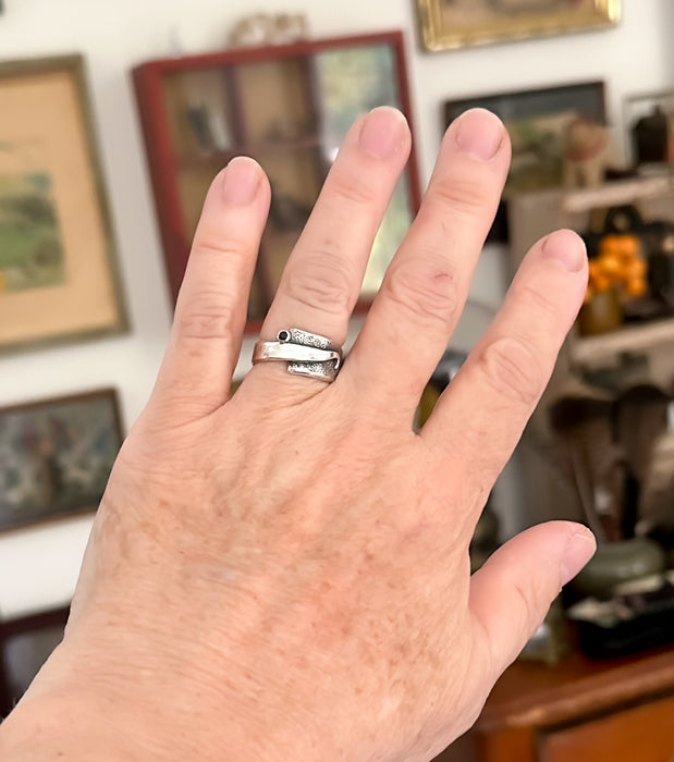sterling silver black spinel overlapped ring