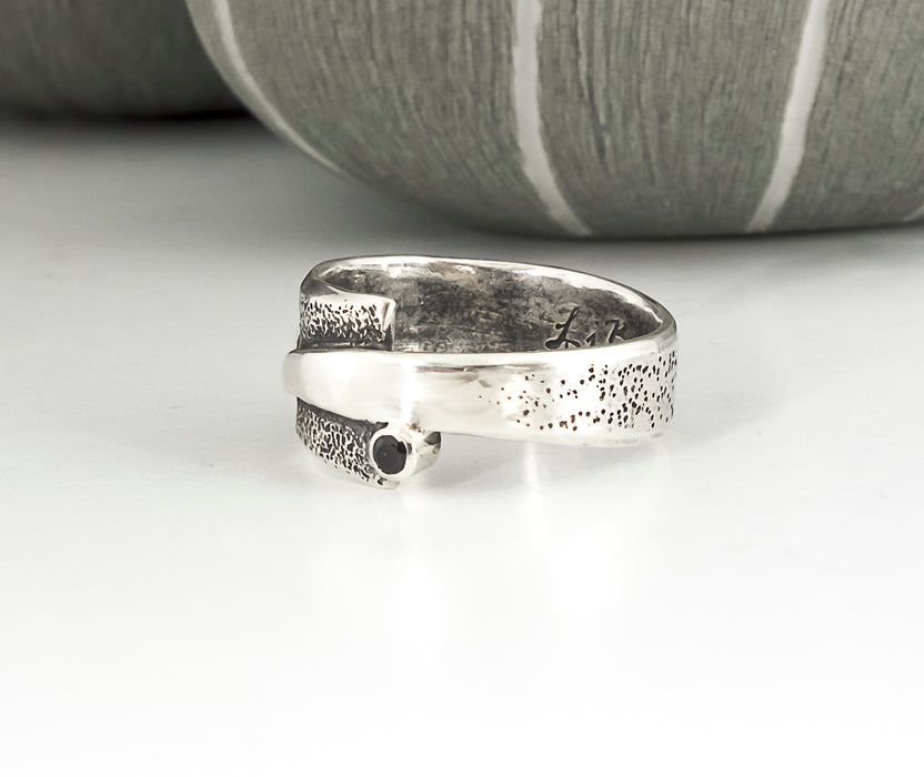 sterling silver black spinel overlapped ring