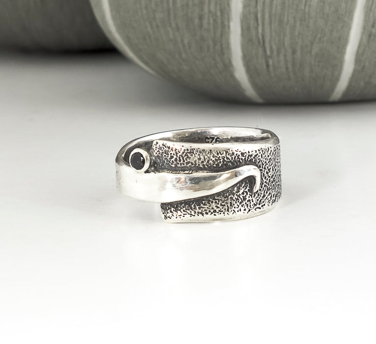 sterling silver black spinel overlapped ring