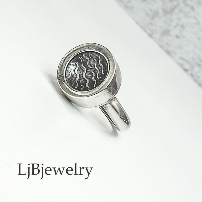 silver hollow form ring size 7.5