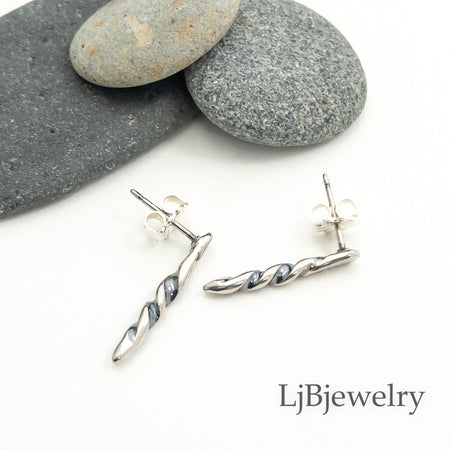 small silver spike stud earrings