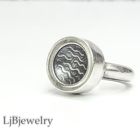 silver hollow form ring size 7.5