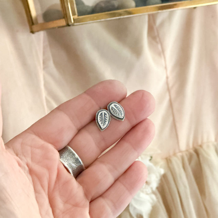 small sterling silver leaf stud earrings
