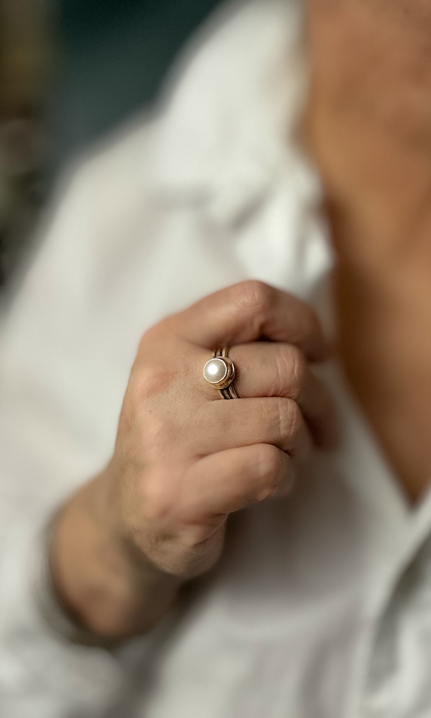 silver and gold pearl ring