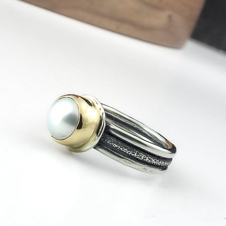 silver and gold pearl ring