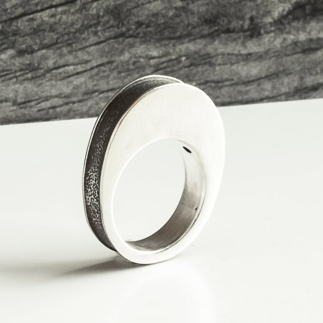 SILVER HOLLOW FORM RING