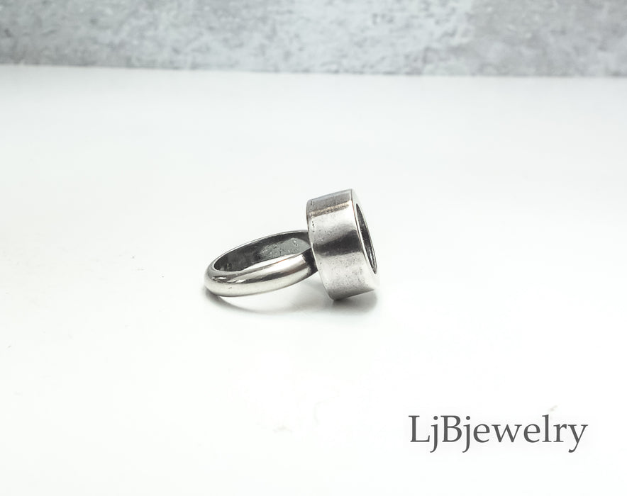 silver hollow form ring size 6