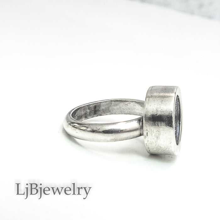 silver hollow form ring size 7.5
